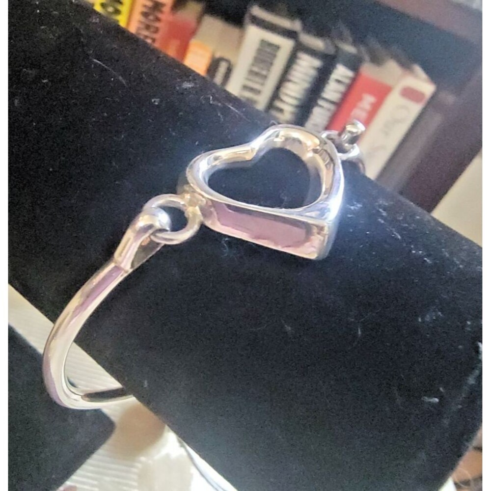 Solid 925 Sterling Silver Bracelet Heart latched Bangle Taxco MX, Signed, MINT!